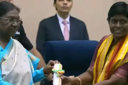 குடியரசுத் தலைவர் திரவுபதி முர்மு ஆசிரியர்களுக்கு தேசிய நல்லாசிரியர் விருது வழங்குகிறார்