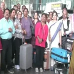 நேபாள வெள்ளத்தில் இருந்து மீட்கப்பட்ட கன்னடர்கள் பெங்களூரு விமான நிலையத்தில் குடும்பத்தினருடன் இணைதல்