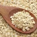 ஆரோக்கியமான உணவாக ஓட்ஸ் கிண்ணத்தில் காட்டப்படுகிறது