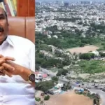 முன்னாள் அமைச்சர் டி. ஜெயக்குமார் செய்தியாளர்களை சந்தித்துப் பேசுகிறார்