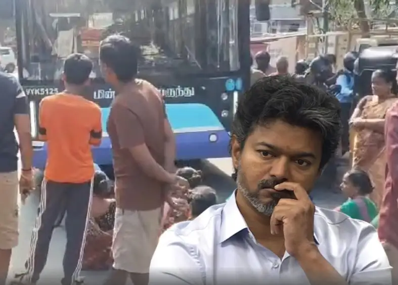 மின்வெட்டுக்கு எதிர்ப்பு தெரிவித்து சாலை மறியலில் ஈடுபட்ட பொதுமக்கள்