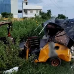 பெரியபாளையம் அருகே விபத்துக்குள்ளான ஆட்டோ