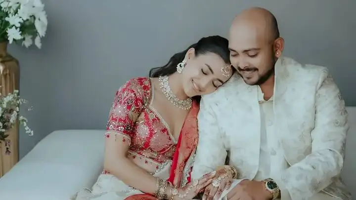 பிரித்வி ஷா மற்றும் அக்ரிதி அகர்வால் நிச்சயதார்த்த புகைப்படங்கள்