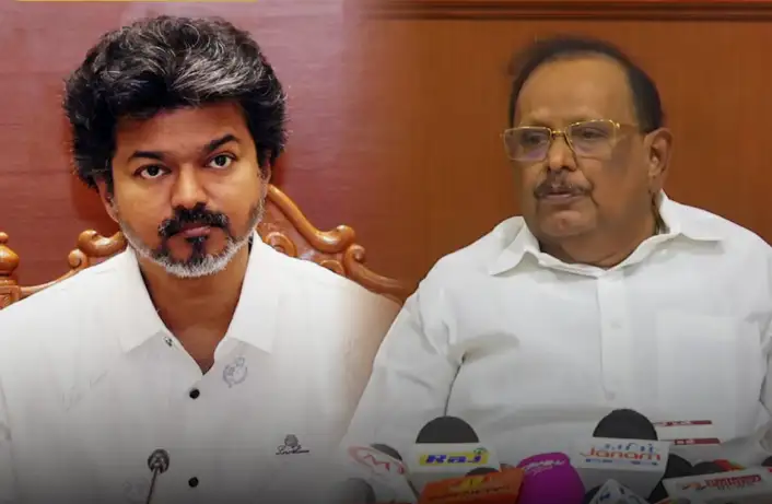 திமுக முன்னாள் அமைச்சர் ரகுபதி செய்தியாளர்களை சந்திக்கும் காட்சி