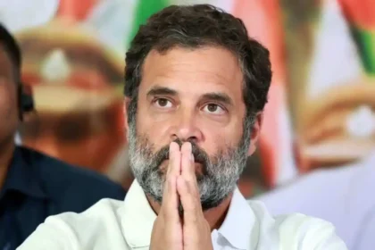 மக்களவை எதிர்க்கட்சித் தலைவர் ராகுல் காந்தி செய்தியாளர்களை சந்திக்கும் காட்சி