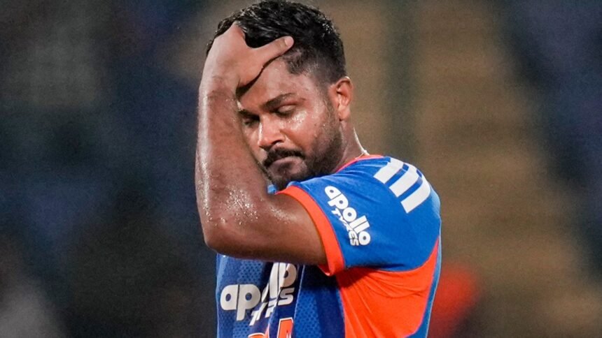 சஞ்சு சாம்சன் மற்றும் அபிஷேக் ஷர்மா டி20 போட்டியில் விளையாடும் காட்சி