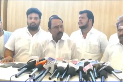 அமைச்சர் செங்கோட்டையன் செய்தியாளர்களிடம் பேசுகிறார்
