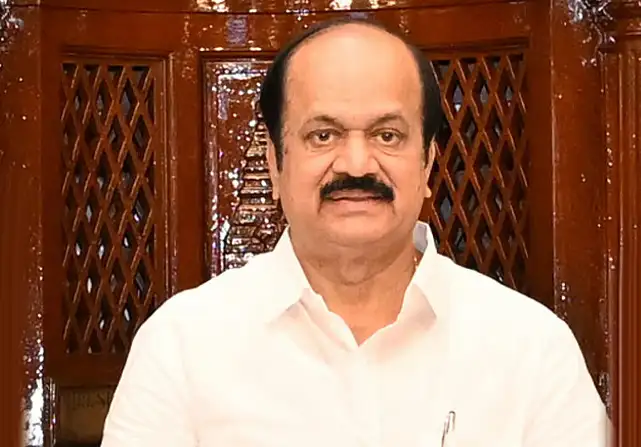 சட்டப்பேரவை தலைவர் ஜே.சி.டி.பிரபாகர் செய்தியாளர்களை சந்திக்கும் காட்சி
