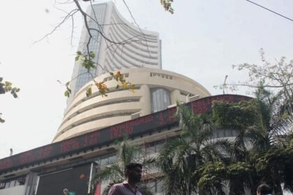இந்தியப் பங்குச் சந்தை குறியீடுகள் சரிவைக் குறிக்கும் கிராஃப்