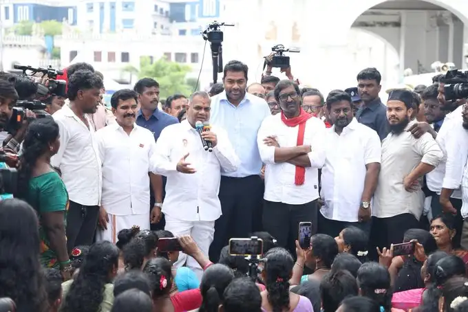 அமைச்சர் புஸ்ஸி ஆனந்த் செய்தியாளர்களிடம் பேசுகிறார்