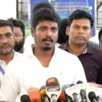 டாஸ்மாக் கடையில் மதுபான பாட்டில்கள் அடுக்கி வைக்கப்பட்டுள்ள காட்சி
