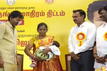 முதல்வர் விஜய் தாய்மாமன் தங்க மோதிர திட்டத்தை தொடங்கி வைக்கும் காட்சி