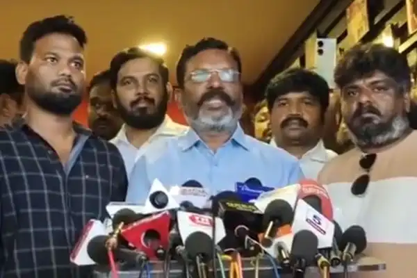விடுதலைச் சிறுத்தைகள் கட்சி தலைவர் தொல். திருமாவளவன் அறிக்கை வெளியிடுகிறார்