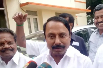 அமைச்சர் செங்கோட்டையன் மதிமுக செயல்வீரர்கள் கூட்டத்தில் உரையாற்றுகிறார்