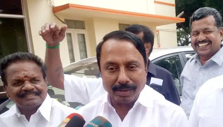 அமைச்சர் செங்கோட்டையன் மதிமுக செயல்வீரர்கள் கூட்டத்தில் உரையாற்றுகிறார்