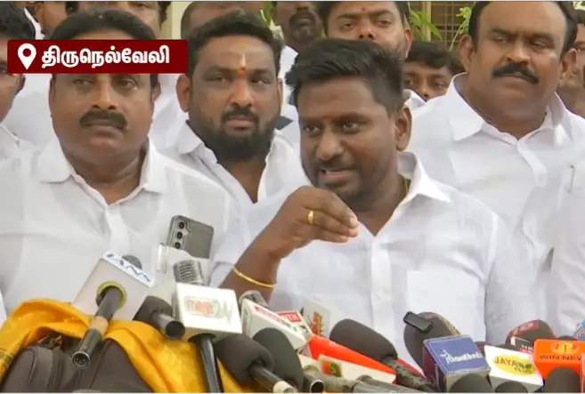 அமைச்சர் ராஜ்மோகன் செய்தியாளர்களிடம் பேசுகிறார்