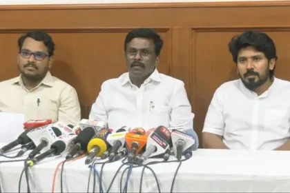 திமுக சட்டத்துறை இணைச் செயலாளர் இ.பரந்தாமன் செய்தியாளர்களை சந்திக்கும் காட்சி