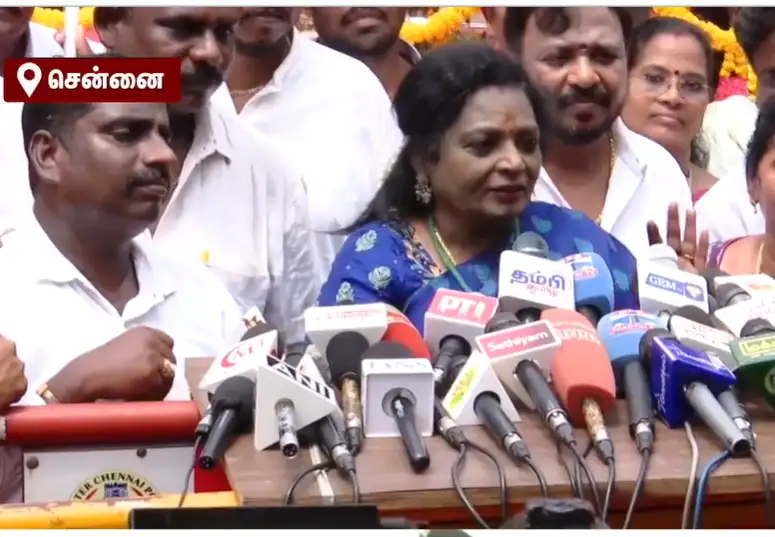 பாஜக மாநிலத் தலைவர் தமிழிசை சௌந்தரராஜன் செய்தியாளர்களிடம் பேசுகிறார்