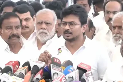 எதிர்க்கட்சித் தலைவர் உதயநிதி ஸ்டாலின் செய்தியாளர்களிடம் பேசுகிறார்