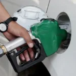 அமெரிக்காவில் உயர்ந்துள்ள டீசல் விலையைக் காட்டும் படம்
