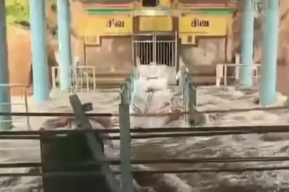 வெள்ளம் சூழ்ந்த அமணலிங்கேஸ்வரர் கோவில் பகுதி
