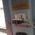 ரயில் பெட்டியில் உள்ள மொபைல் சார்ஜிங் பாயின்ட்
