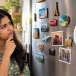 ஃப்ரிட்ஜ் கதவில் ஒட்டப்பட்டிருக்கும் மேக்னட்டுகள்
