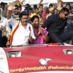 தாராபுரம் தேர்தல் வாக்கு எண்ணிக்கை மையத்தில் அதிகாரிகள்