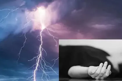 தூத்துக்குடியில் மின்னல் தாக்கி உயிரிழந்த இளைஞர் மதன்குமார் உடலை காவல் துறையினர் ஆய்வு செய்கின்றனர்