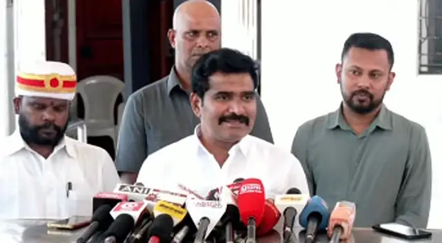 அமைச்சர் நிர்மல் குமார் செய்தியாளர்களிடம் பேசுகிறார்