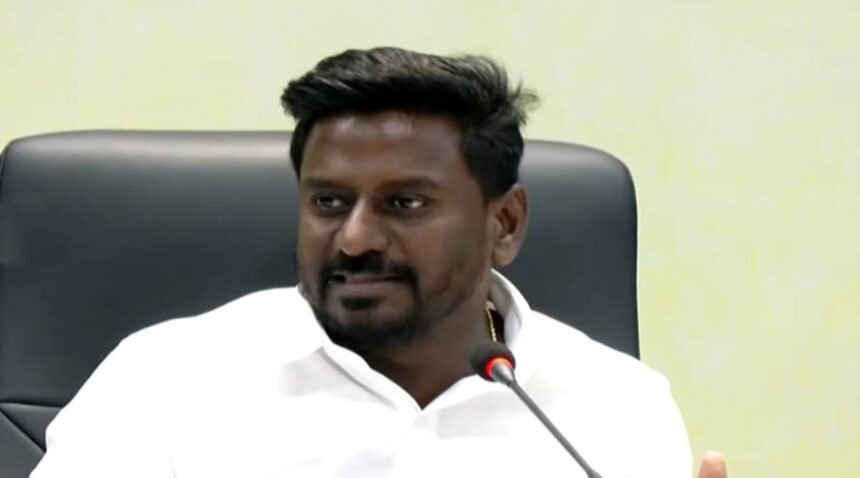 அமைச்சர் ராஜ்மோகன் பள்ளிகளில் விளையாட்டுக்கு முக்கியத்துவம் அளிக்க உத்தரவு