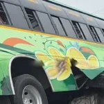 விருத்தாசலம் அருகே தடுப்புச் சுவரில் மோதி விபத்துக்குள்ளான தனியார் பேருந்து